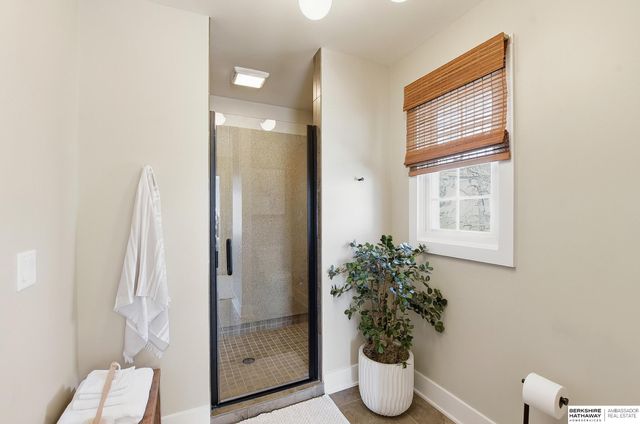 16222 Oak Circle, Omaha, NE 68130