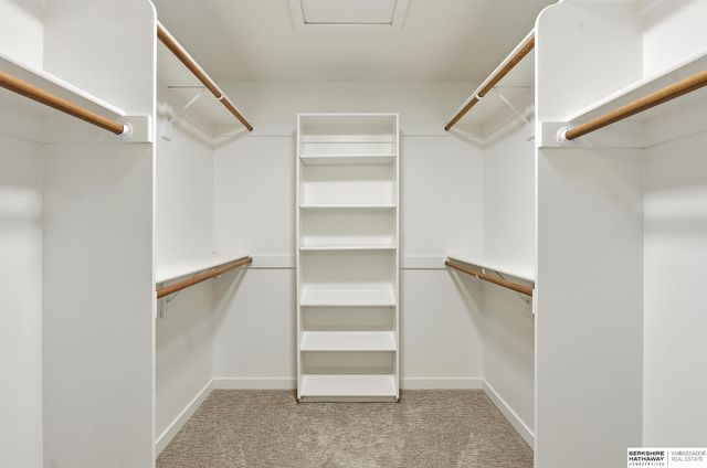 16222 Oak Circle, Omaha, NE 68130