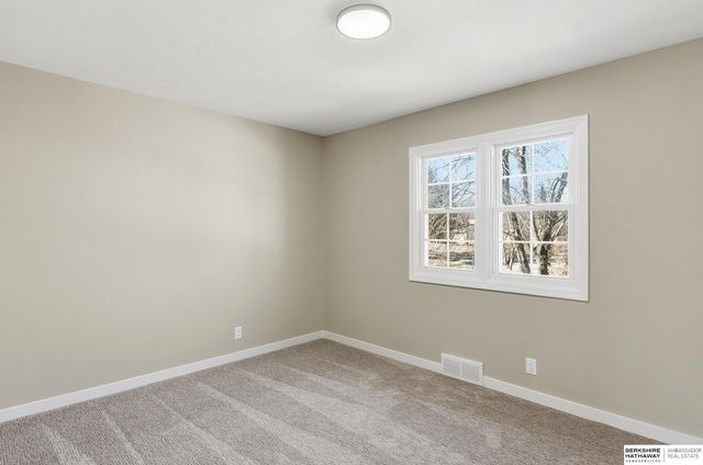 16222 Oak Circle, Omaha, NE 68130