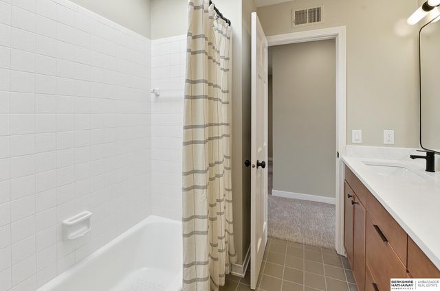 16222 Oak Circle, Omaha, NE 68130