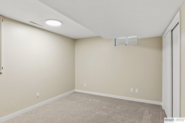 16222 Oak Circle, Omaha, NE 68130