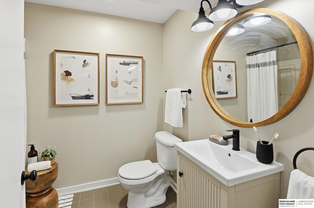 16222 Oak Circle, Omaha, NE 68130