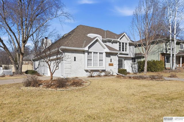 16222 Oak Circle, Omaha, NE 68130