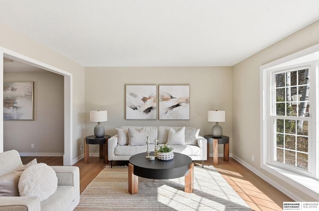 16222 Oak Circle, Omaha, NE 68130