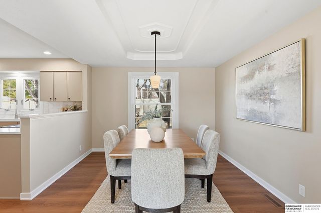 16222 Oak Circle, Omaha, NE 68130