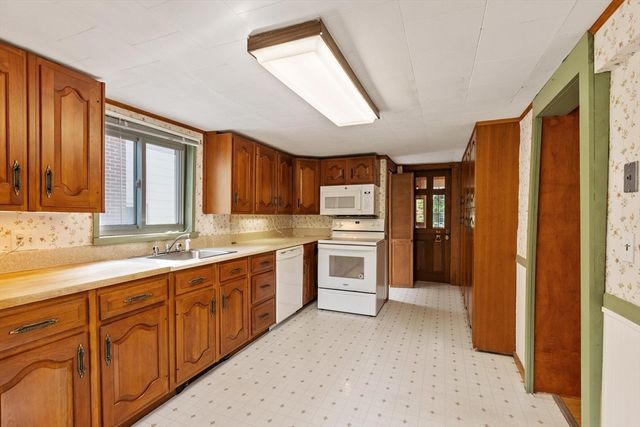3 Montana Ct, Leominster, MA 01453