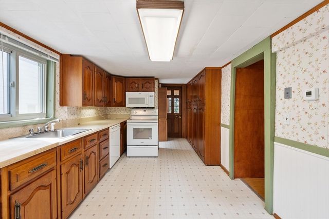 3 Montana Ct, Leominster, MA 01453