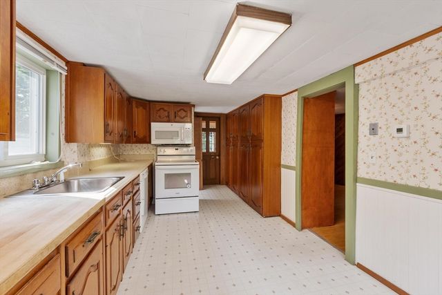 3 Montana Ct, Leominster, MA 01453