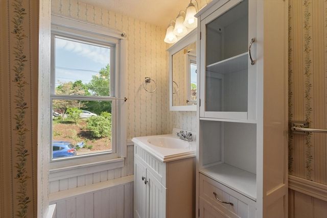 3 Montana Ct, Leominster, MA 01453