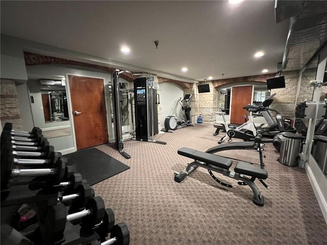 609 Central Street 1303, Kansas City, MO 64105