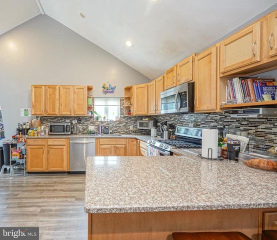 18 E 6TH AVE, Runnemede, NJ 08078