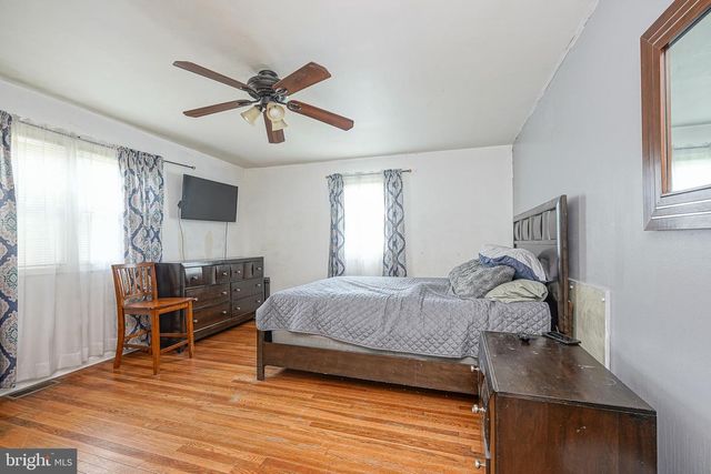18 E 6TH AVE, Runnemede, NJ 08078