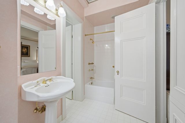 232 E Walton Place 3E, Chicago, IL 60611