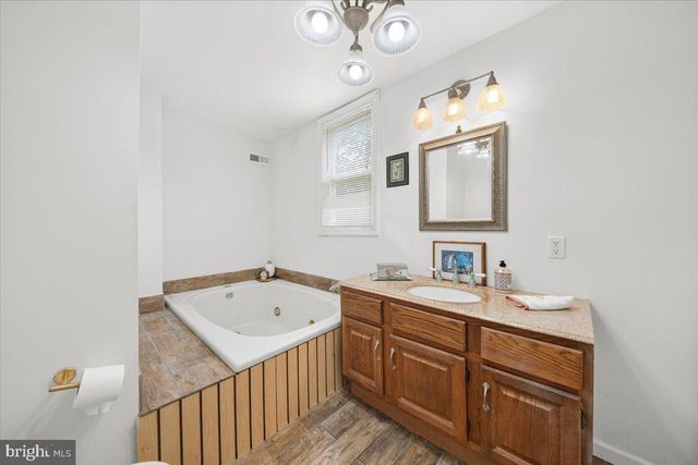 5 MILL ST, Southampton, NJ 08088
