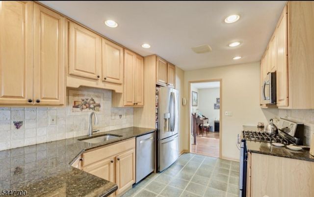 19 Annette Dr, Edison Twp., NJ 08820