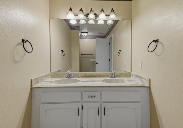 1713 Singletary Drive NE, Albuquerque, NM 87112