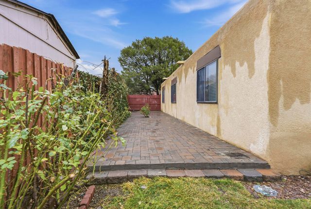 1713 Singletary Drive NE, Albuquerque, NM 87112