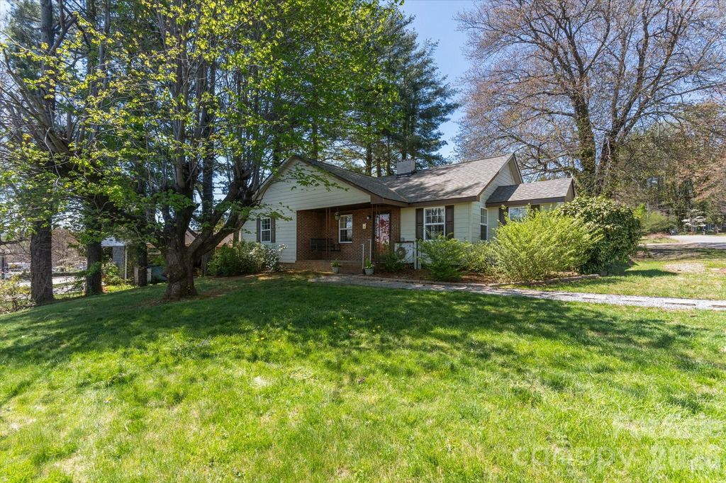25 Montview Circle, Brevard, NC 28712