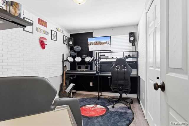 31664 Sweetbriar Drive, Rockwood, MI 48173