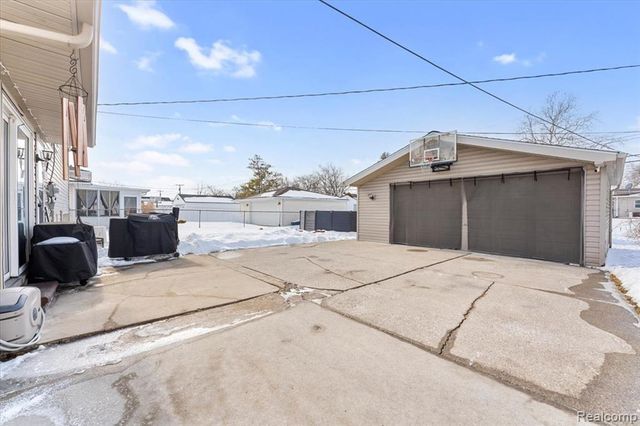 31664 Sweetbriar Drive, Rockwood, MI 48173