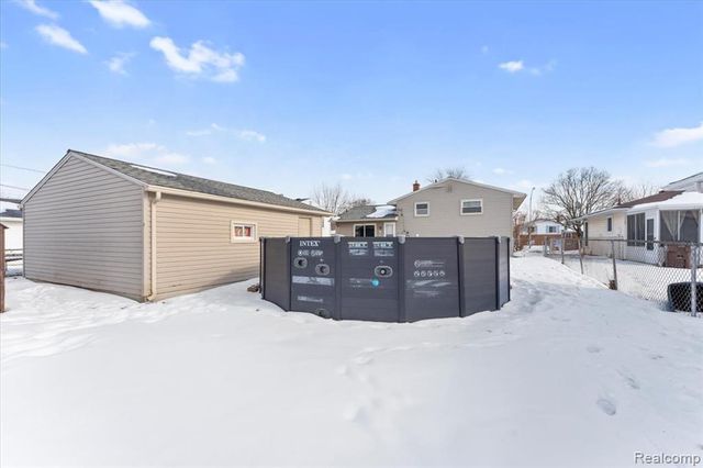 31664 Sweetbriar Drive, Rockwood, MI 48173