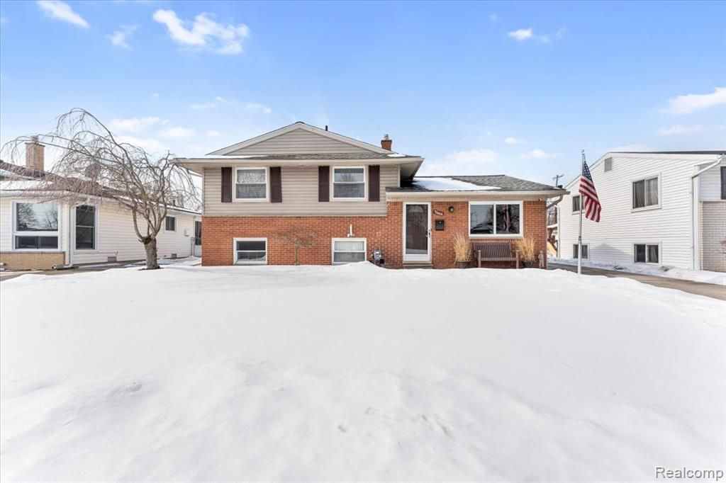 31664 Sweetbriar Drive, Rockwood, MI 48173