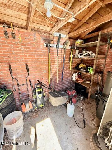 621 NW Magnolia Avenue, Magee, MS 39111