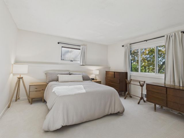 1521 Flag Avenue N, Golden Valley, MN 55427