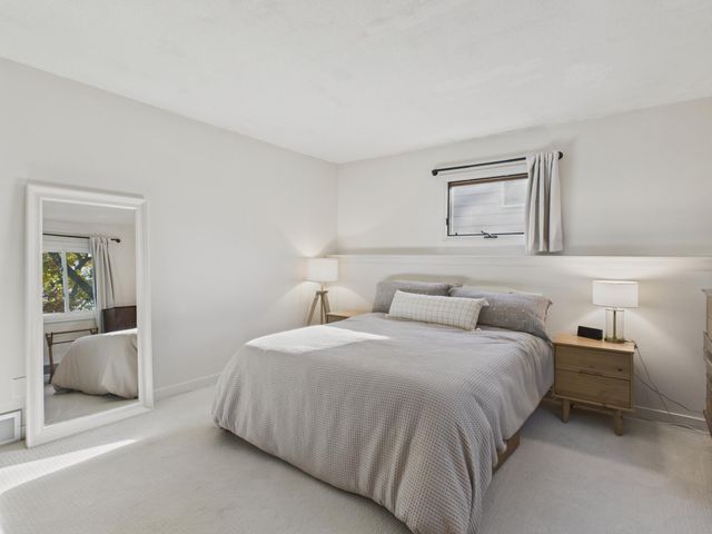 1521 Flag Avenue N, Golden Valley, MN 55427