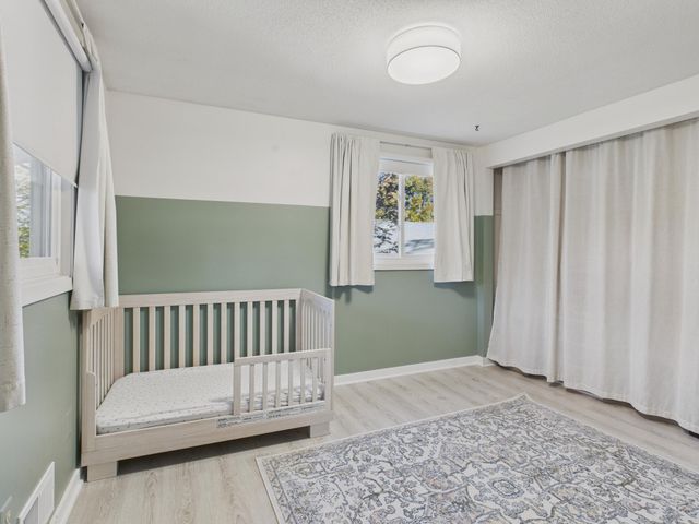 1521 Flag Avenue N, Golden Valley, MN 55427