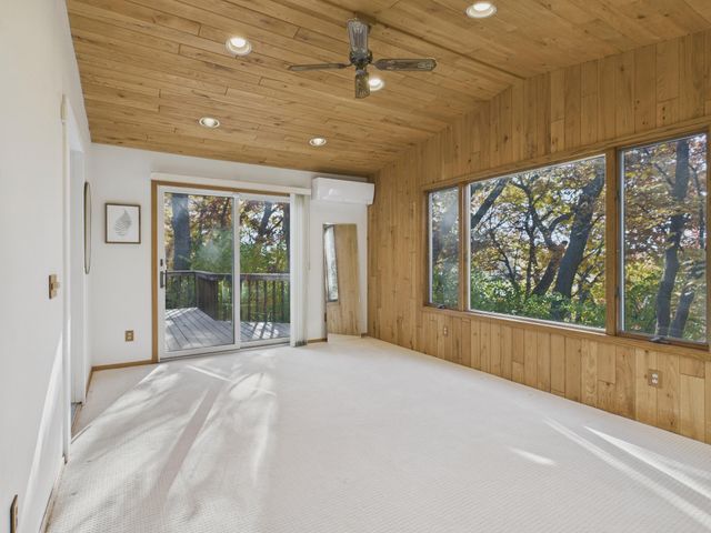 1521 Flag Avenue N, Golden Valley, MN 55427