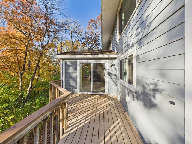 1521 Flag Avenue N, Golden Valley, MN 55427