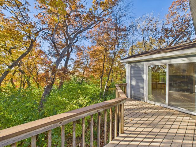 1521 Flag Avenue N, Golden Valley, MN 55427