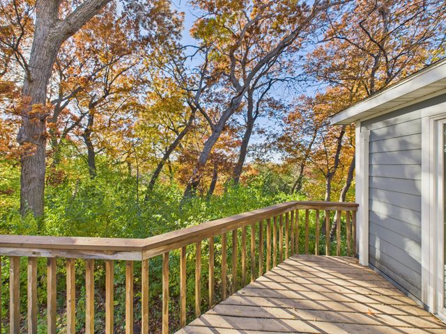 1521 Flag Avenue N, Golden Valley, MN 55427