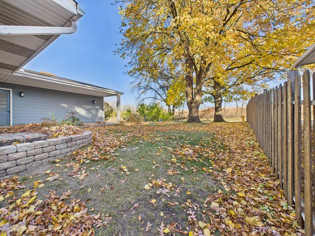 1521 Flag Avenue N, Golden Valley, MN 55427
