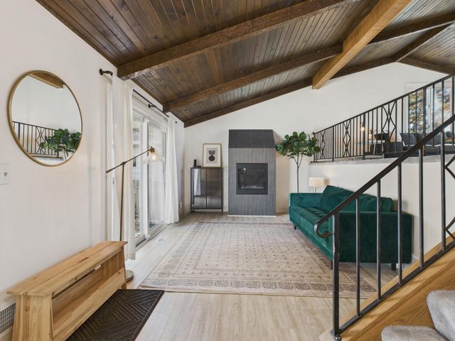 1521 Flag Avenue N, Golden Valley, MN 55427