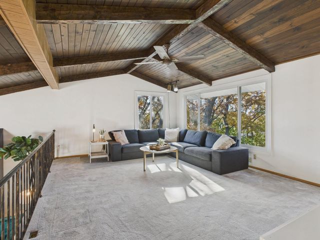 1521 Flag Avenue N, Golden Valley, MN 55427