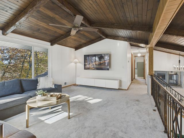 1521 Flag Avenue N, Golden Valley, MN 55427