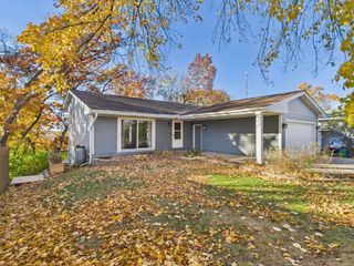 1521 Flag Avenue N, Golden Valley, MN 55427
