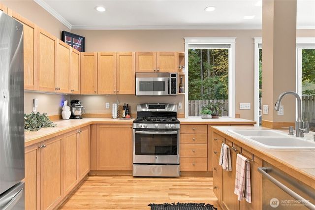 27402 Maple Ridge Way SE, Maple Valley, WA 98038