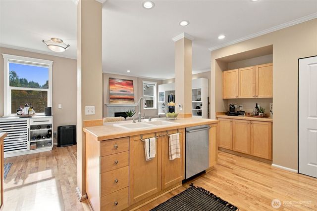 27402 Maple Ridge Way SE, Maple Valley, WA 98038