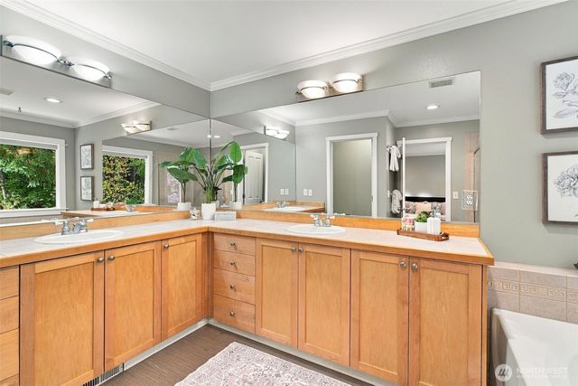 27402 Maple Ridge Way SE, Maple Valley, WA 98038
