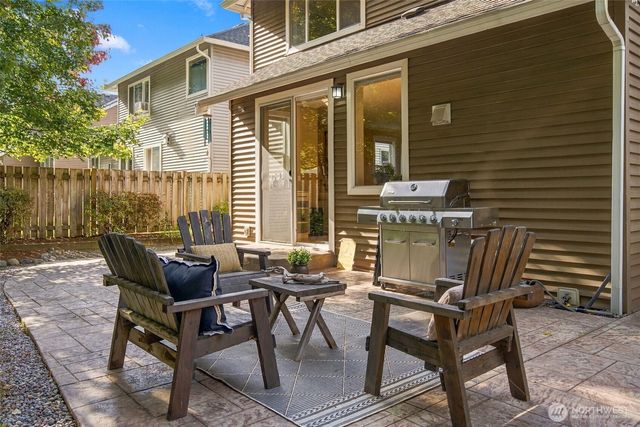 27402 Maple Ridge Way SE, Maple Valley, WA 98038