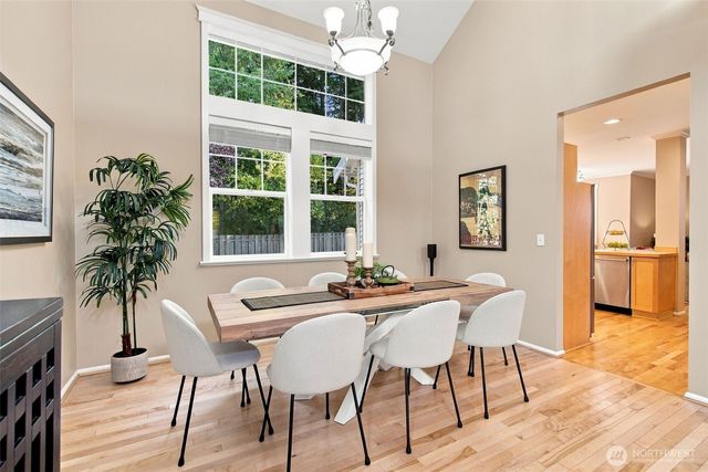27402 Maple Ridge Way SE, Maple Valley, WA 98038