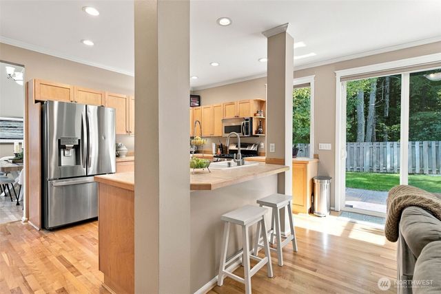 27402 Maple Ridge Way SE, Maple Valley, WA 98038