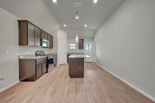 7003 Butterfield Drive, Sanger, TX 76266