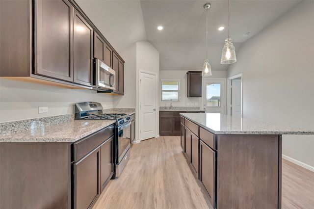 7003 Butterfield Drive, Sanger, TX 76266