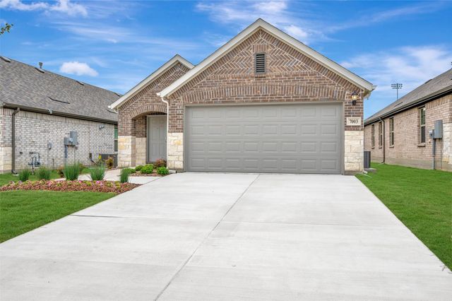 7003 Butterfield Drive, Sanger, TX 76266
