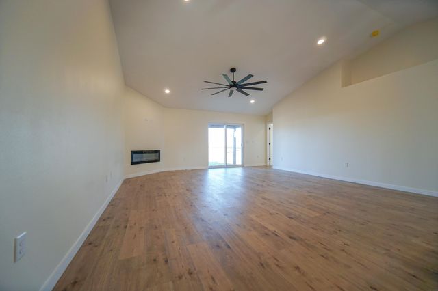 204 E Lillian Avenue, Conrad, IA 50621