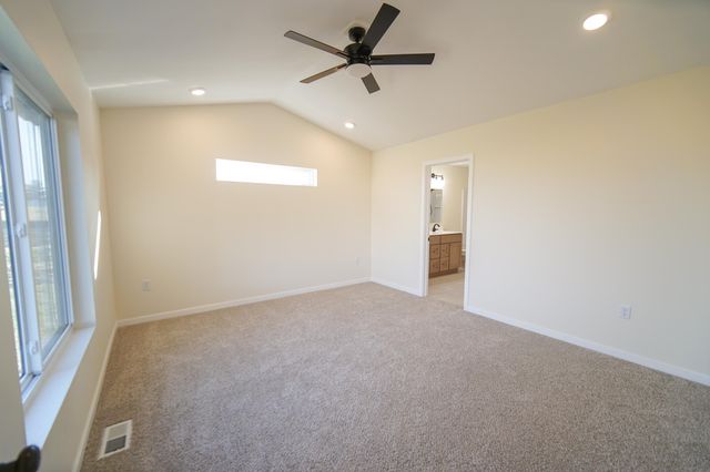204 E Lillian Avenue, Conrad, IA 50621